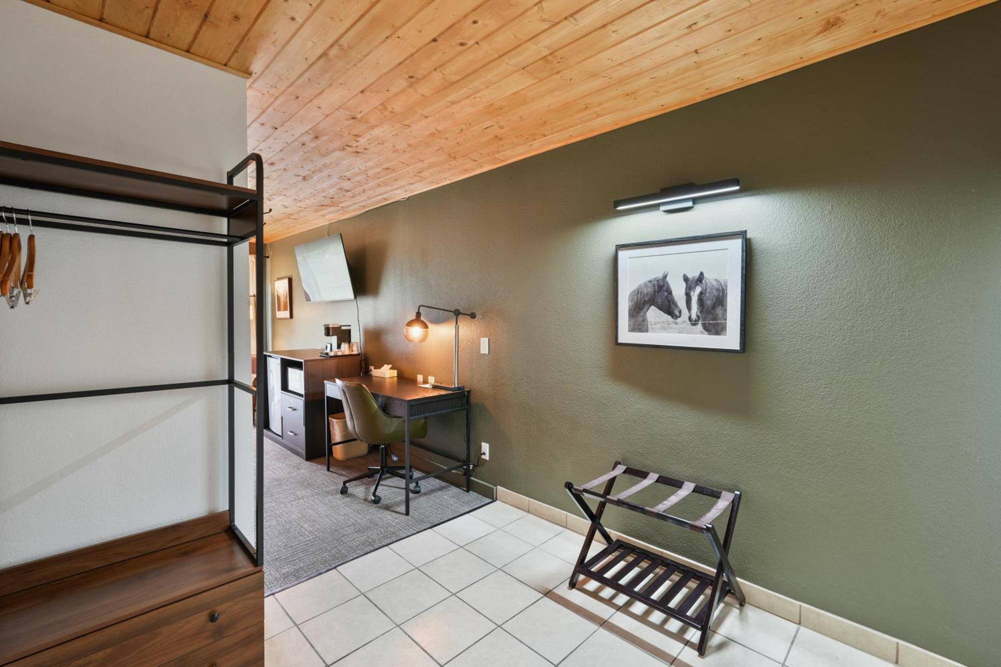 Tremont & Hotel 2*